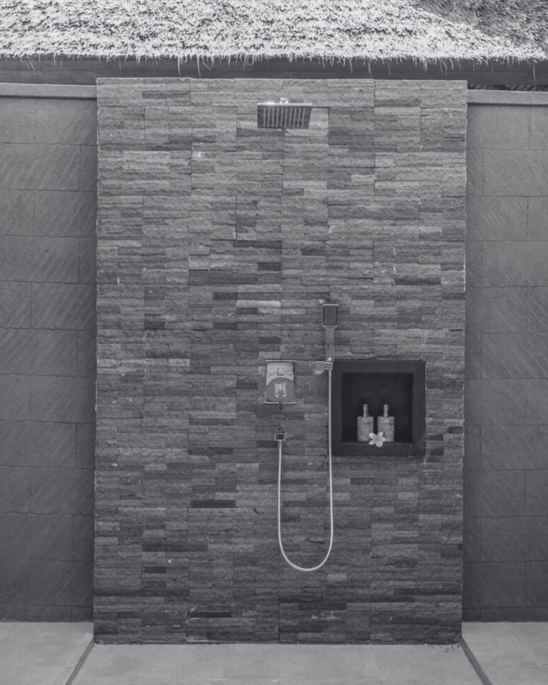 Instagram post from themanikkalisada. This post is in position 9.